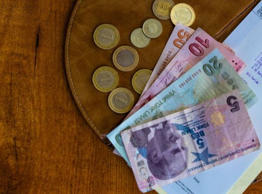 7 Budgeting Tips That Actually Stop Overspending Every Month