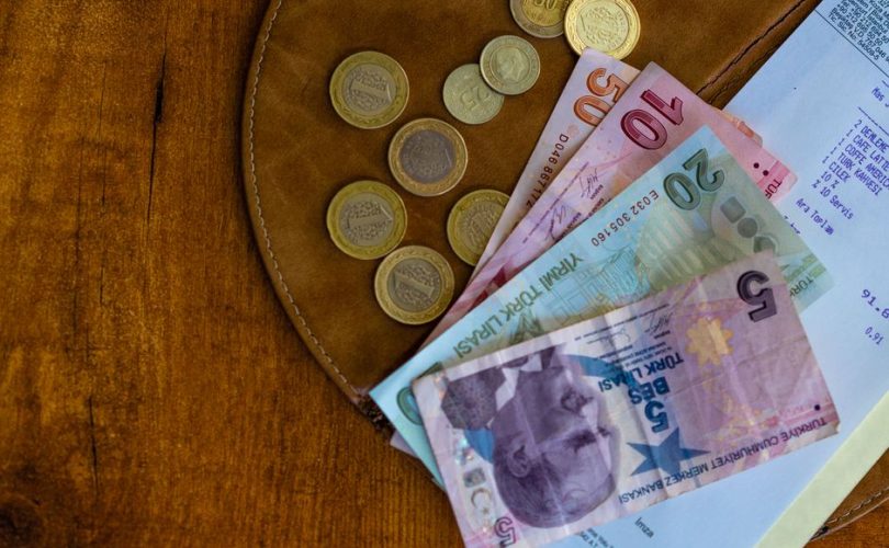 7 Budgeting Tips That Actually Stop Overspending Every Month 7 Budgeting Tips That Actually Stop Overspending Every Month