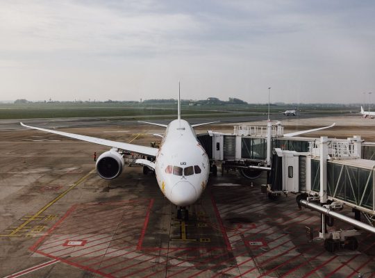 How to Save on Holiday Travel: Timing, Booking, and Money Hacks