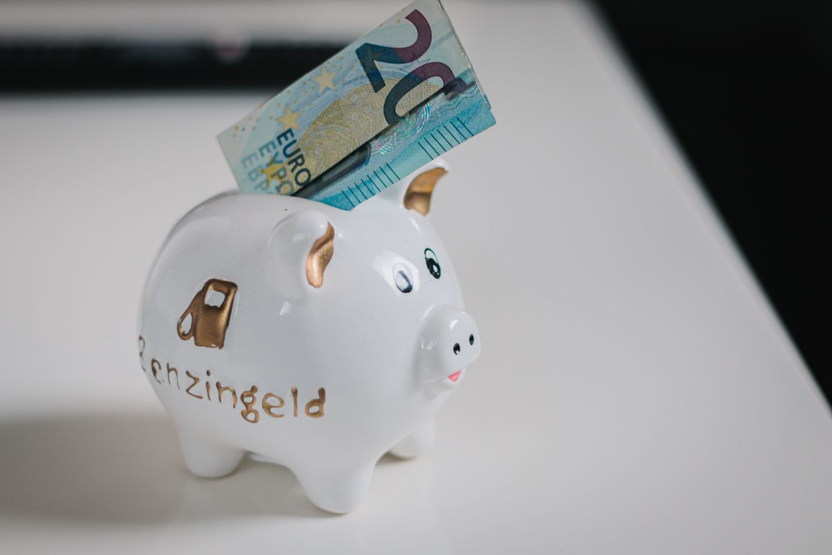 seasonal savings calendar piggy bank