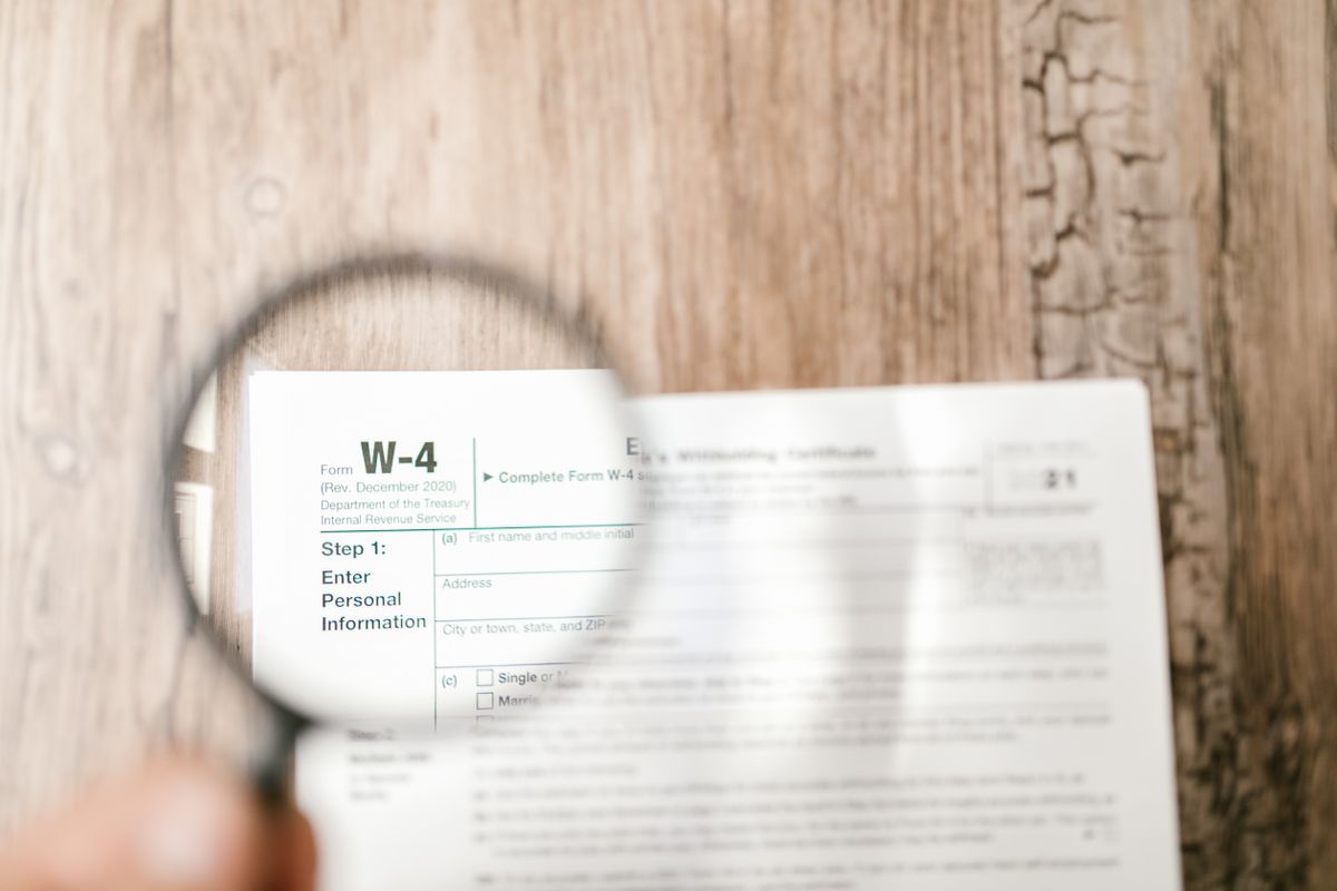 credit report dispute magnifying glass