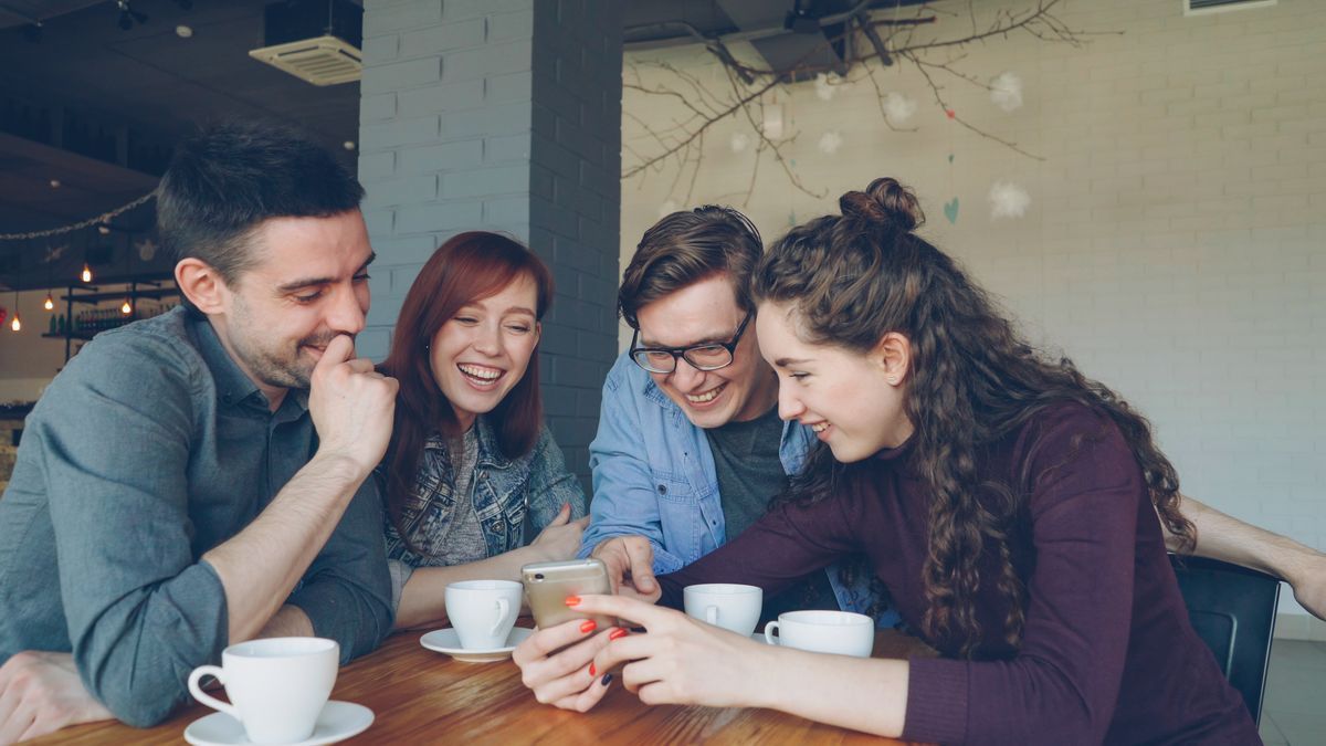 friends coffee conversation