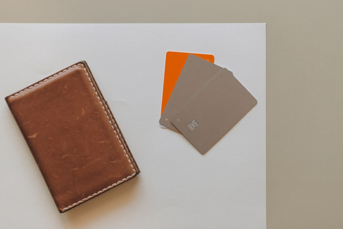 minimalist wallet budget
