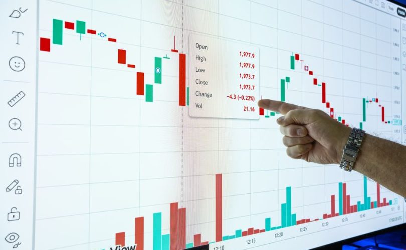Vanguard Target Retirement Funds Vs Fidelity Freedom Funds: Vanguard vs. Fidelity Funds: Early Retirement Pick in 2026